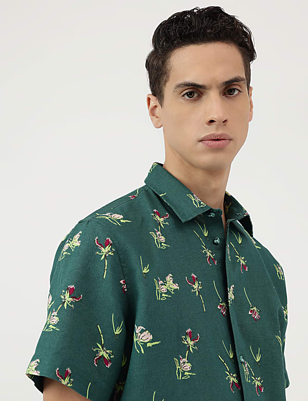 Relaxed Fit Spread Collar Shirt