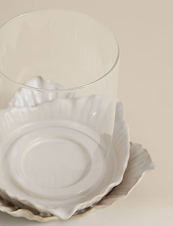 פמוט עששית בדוגמת עלי כותרת ובעיצוב קפלים - IL