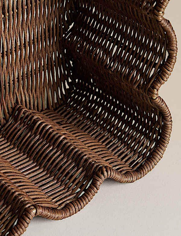 Medium Scalloped Rattan Tray - NO