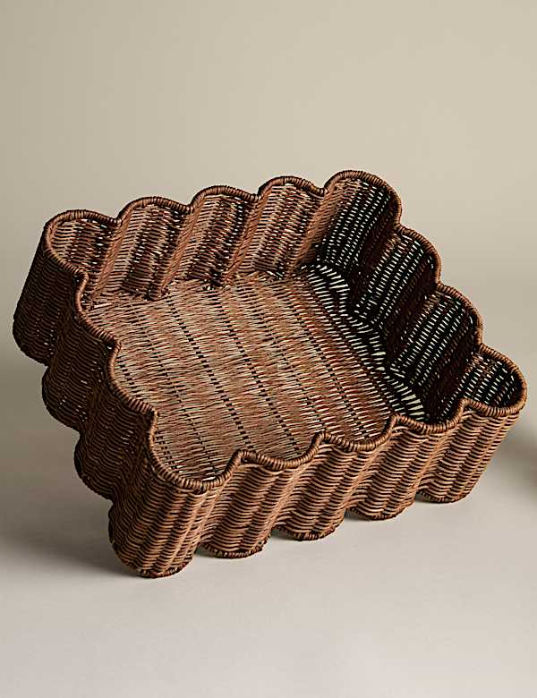 Medium Scalloped Rattan Tray - NO