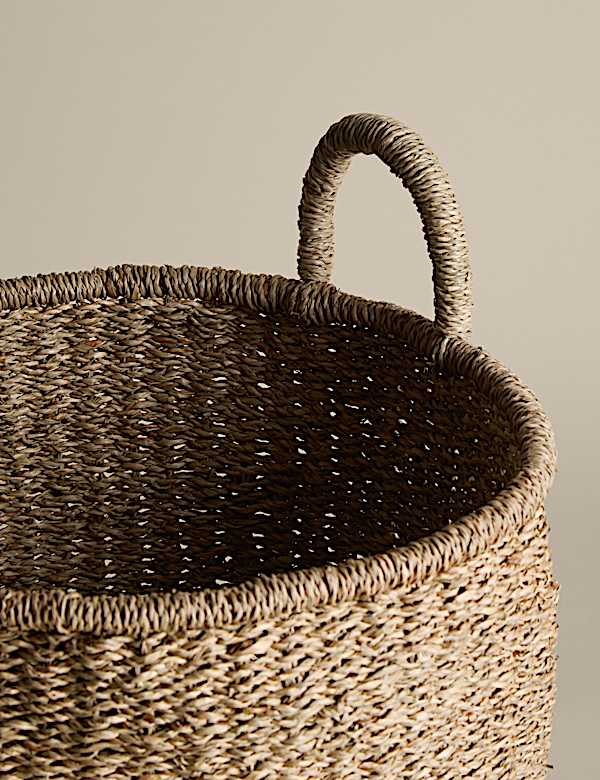 Středn&iacute; ko&scaron;&iacute;k s mořskou tr&aacute;vou - CZ