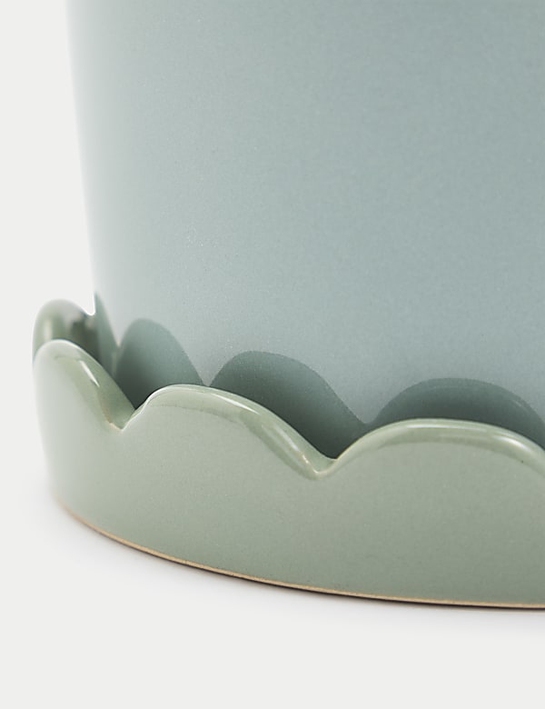 Scalloped Ceramic Planter with Tray - NL