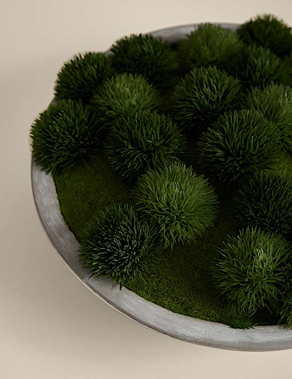 Kunstmoos in großer Betonschüssel - DE