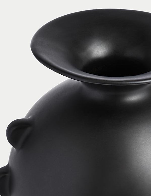 Scallop Edge Ceramic Bouquet Vase - IS