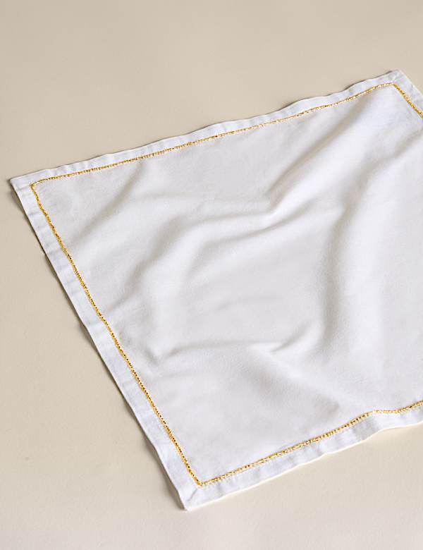 Pack de 4 servilletas 100 % algod&oacute;n con borde adornado - ES