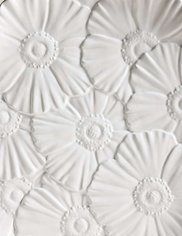 Plat &agrave; motif fleuri - FR