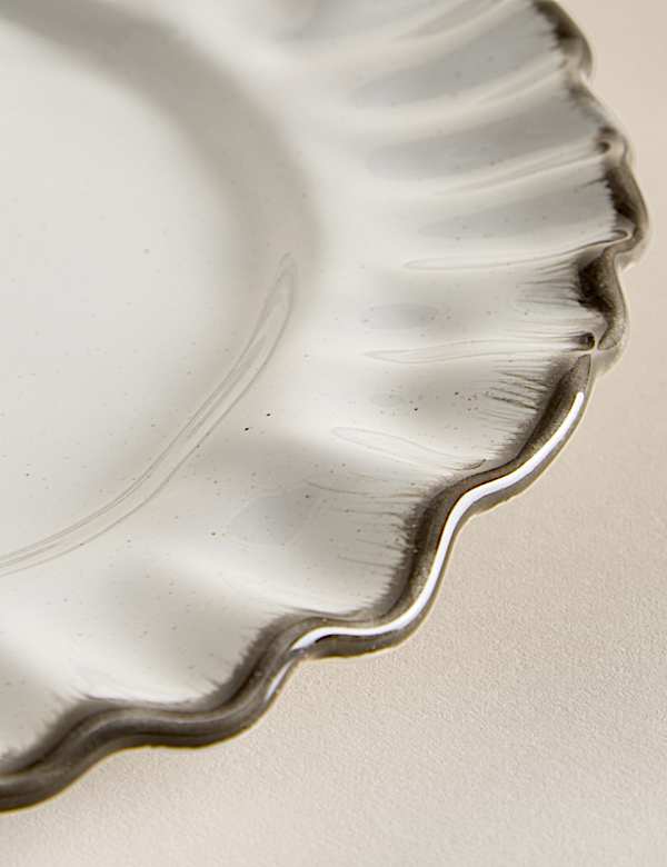 Ruffle Dinner Plate - CZ