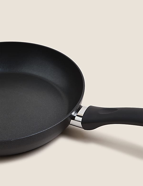 Black Aluminium 24cm Medium Non-Stick Frying Pan - CA