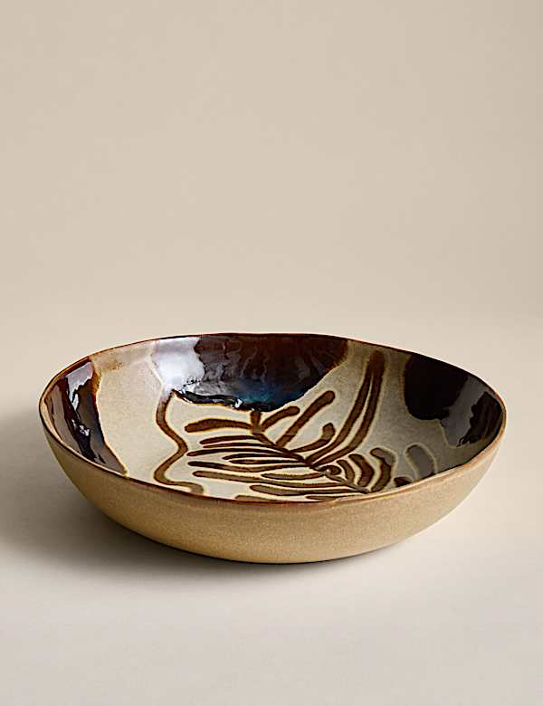 Grote beschilderde serveerschaal van aardewerk - BE