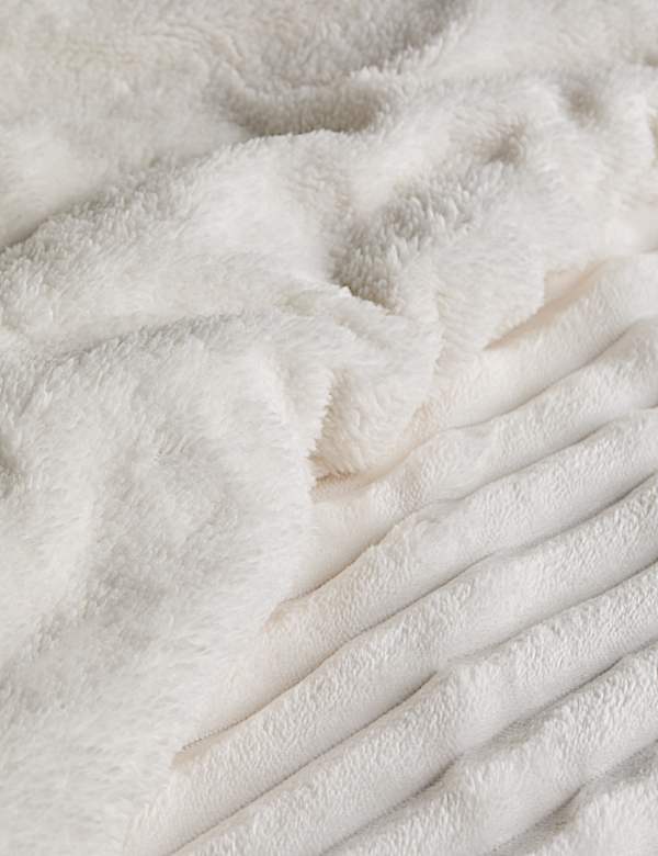 Cloud Fleece Striped Bedding Set - DE