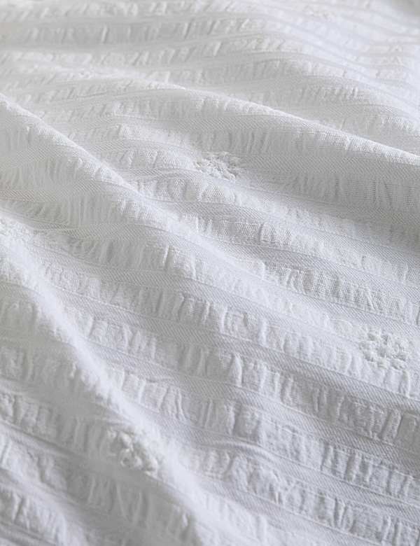 Embroidered Floral Seersucker Bedding Set - BN