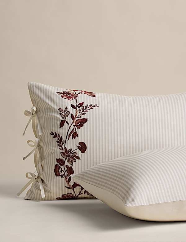 Linear Floral Embroidered Bedding Set - TW