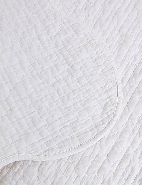 Quilted Scallop Bedspread - US