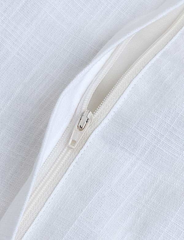 Čtvercov&yacute; potah na pol&scaron;t&aacute;ř z čist&eacute; bavlny s květinov&yacute;m vzorem a vroubkovan&yacute;m lemem - CZ