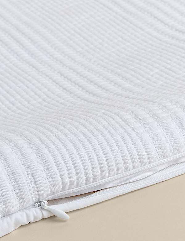 Coj&iacute;n grande decorativo acanalado de algod&oacute;n con lino - US