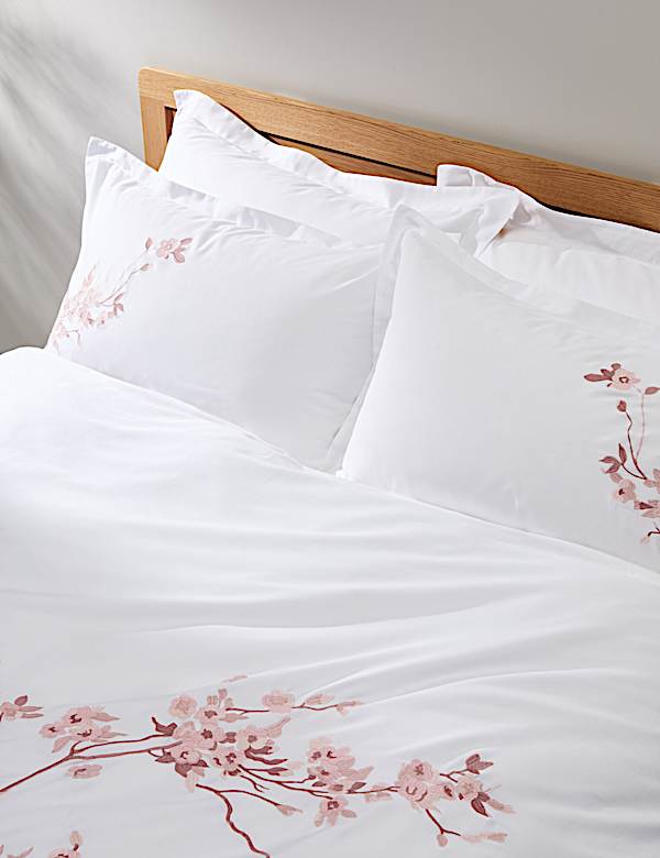 Besticktes Bettwäscheset mit Kirschblüten- und Rankenmotiv - DE