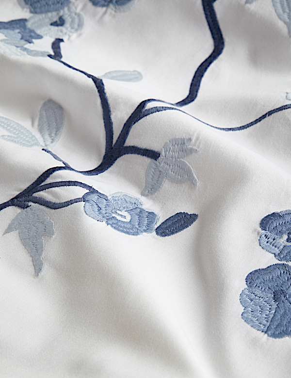 Parure de lit brod&eacute;e &agrave; motif fleurs de cerisier - CA