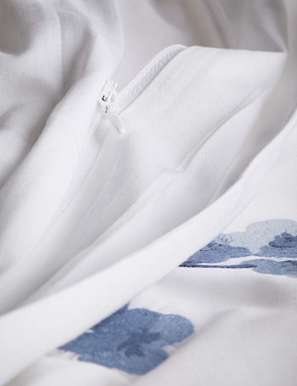 Parure de lit brod&eacute;e &agrave; motif fleurs de cerisier - CA