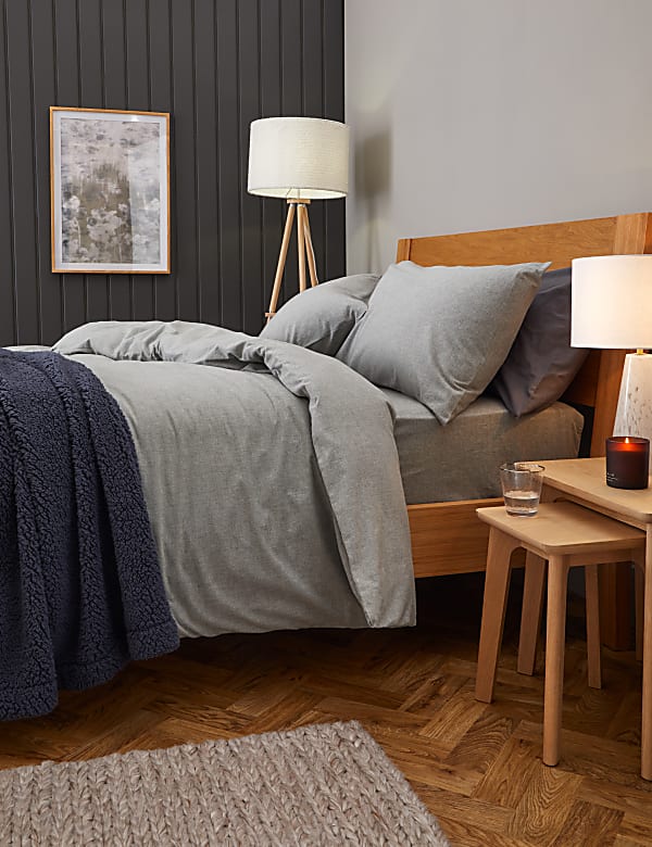 Mar Crest Black Bedding Set