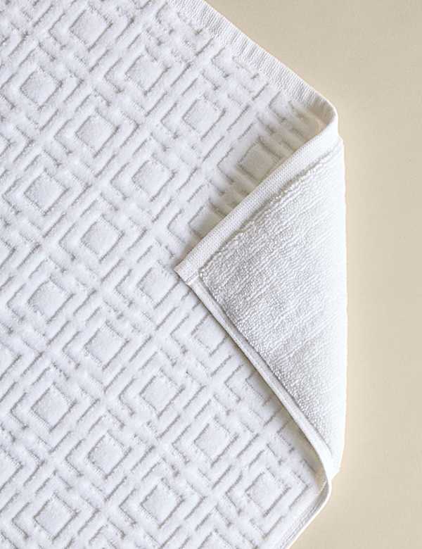 Alfombrilla para ba&ntilde;o en terciopelo 100% algod&oacute;n con dise&ntilde;o geom&eacute;trico - US