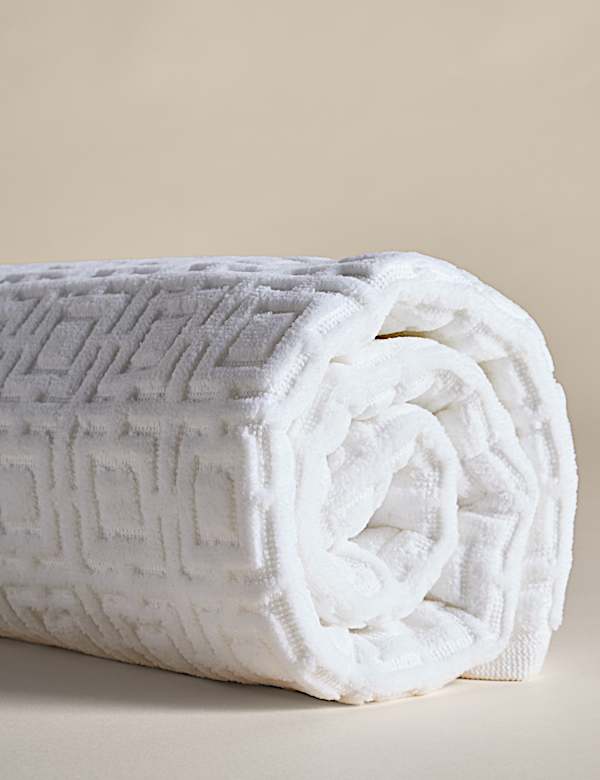 Alfombrilla para ba&ntilde;o en terciopelo 100% algod&oacute;n con dise&ntilde;o geom&eacute;trico - US