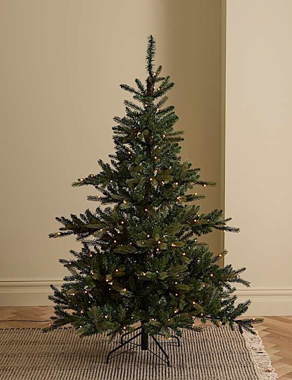 6ft Pre-Lit Noble Christmas Tree - RO
