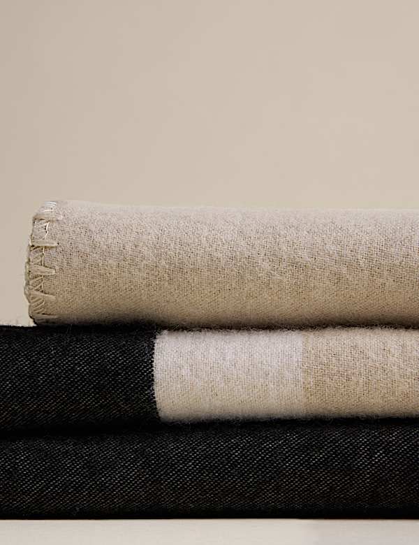 Plaid bross&eacute; en laine m&eacute;lang&eacute;e &agrave; motif color block - FR