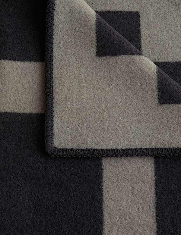 Kelly Hoppen Design Geometric Throw - CH
