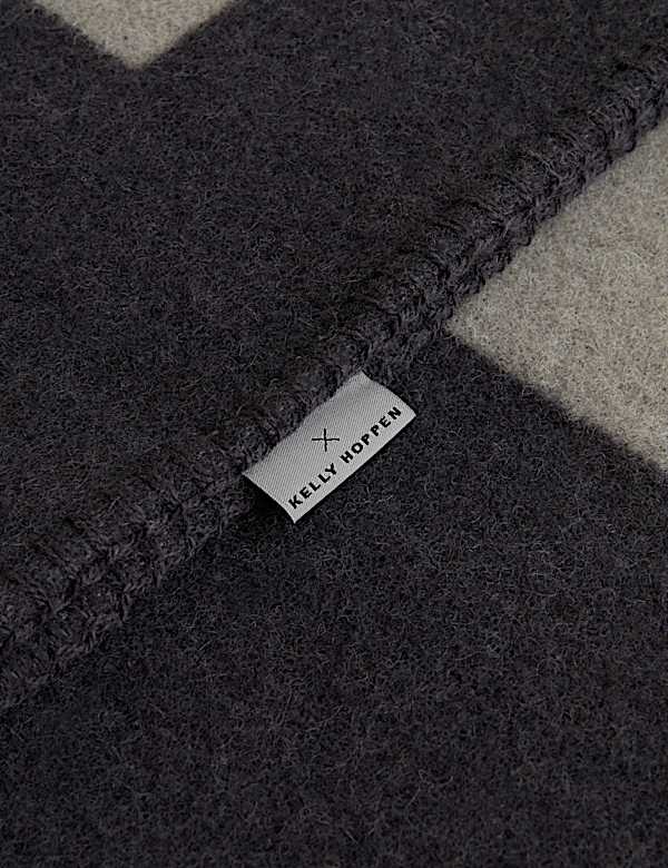 Kelly Hoppen Design Geometric Throw - CH