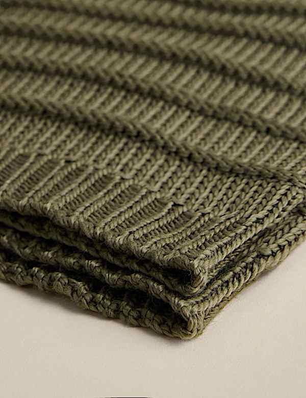 Gro&szlig;er, gerippter Strick&uuml;berwurf - AT