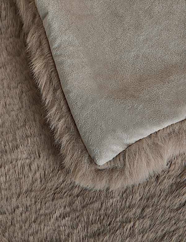 Kelly Hoppen Faux Fur Throw - IL