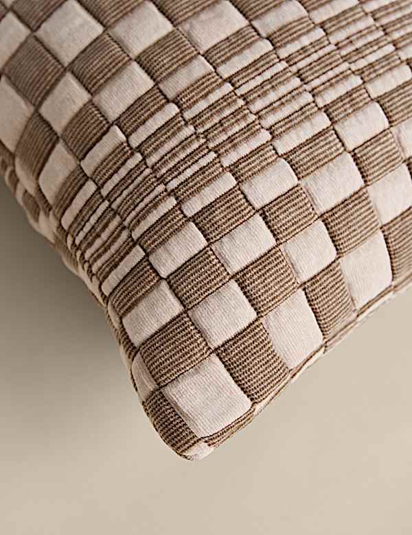 Coussin matelass&eacute; en chenille &agrave; carreaux - FR