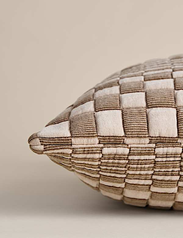 Coussin matelass&eacute; en chenille &agrave; carreaux - FR