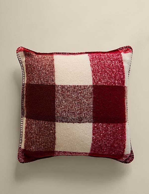 Kostkovaný polštář z umělého česaného mohéru - CZ