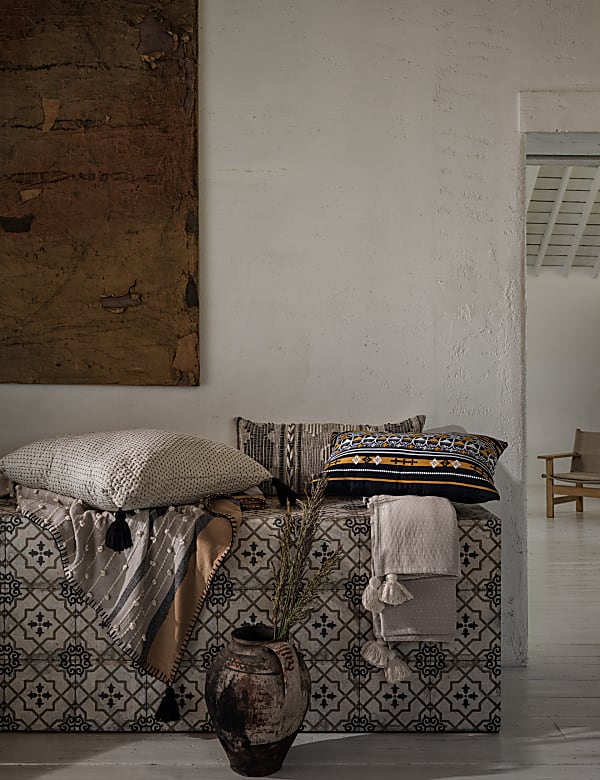 Casablanca Collection Belvedere Throw
