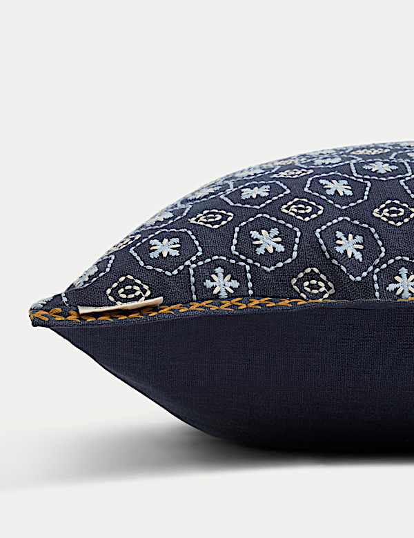 Coussin 100 % coton à motif brodé Kouya - CH