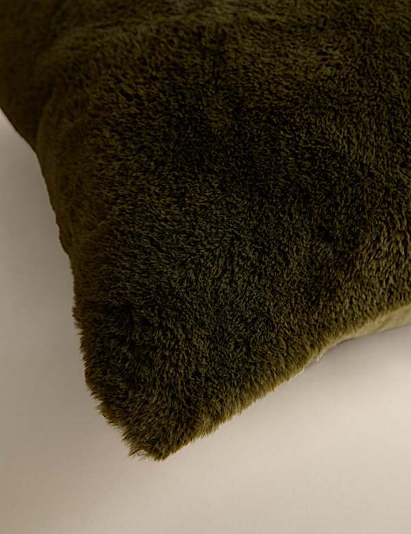 כרית רכה במיוחד עם ציפית דמוית פרווה - IL