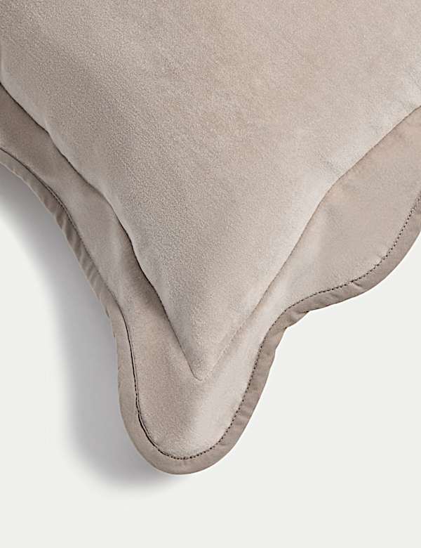 Velvet Scallop Cushion - UA