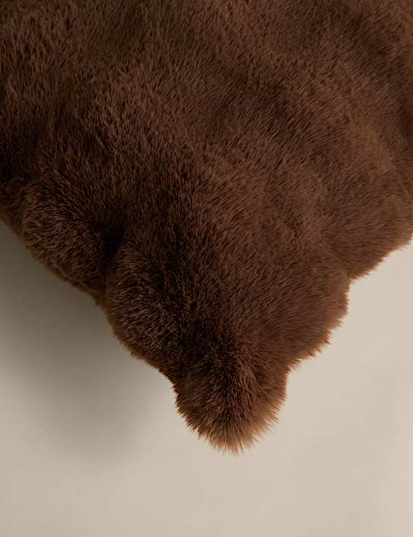 Faux Fur Bubble Cushion - BE