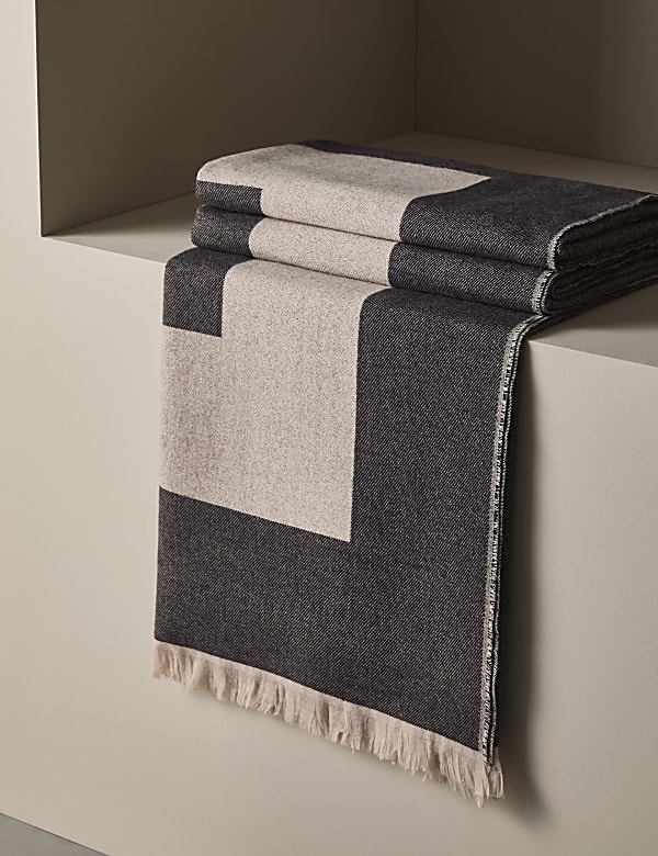 M&s throws outlet