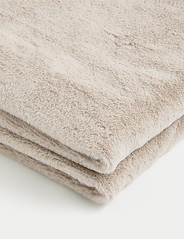 Besonders weicher Kunstfell&uuml;berwurf - DE