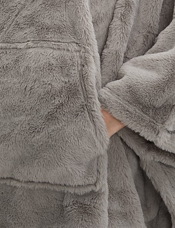 Manta con capucha imitación de piel supersuave - US