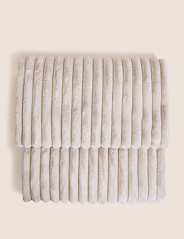 Faux Fur Ribbed Throw - DK