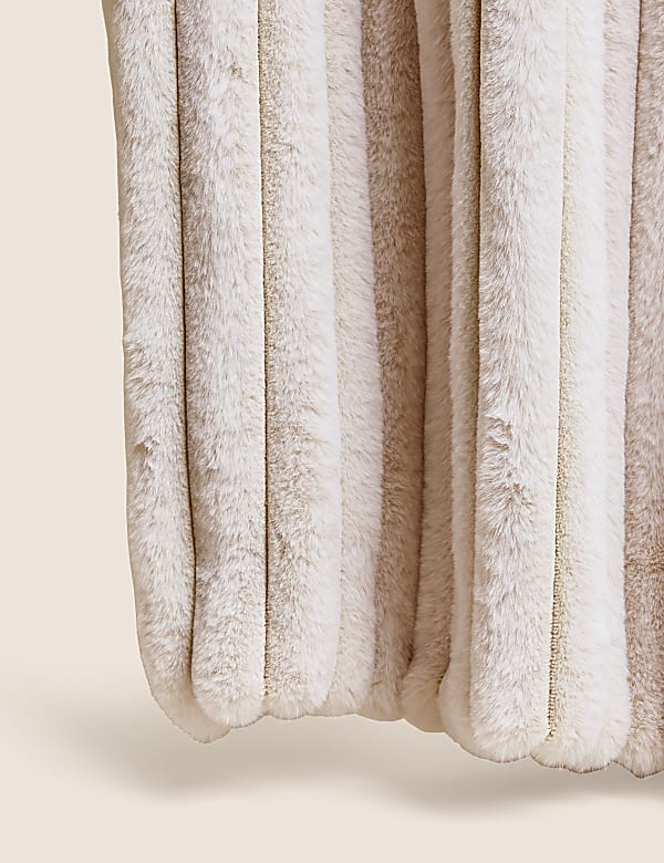 Faux Fur Ribbed Throw - ES