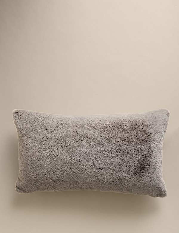 Grand coussin style polochon en fausse fourrure ultra-doux - CA