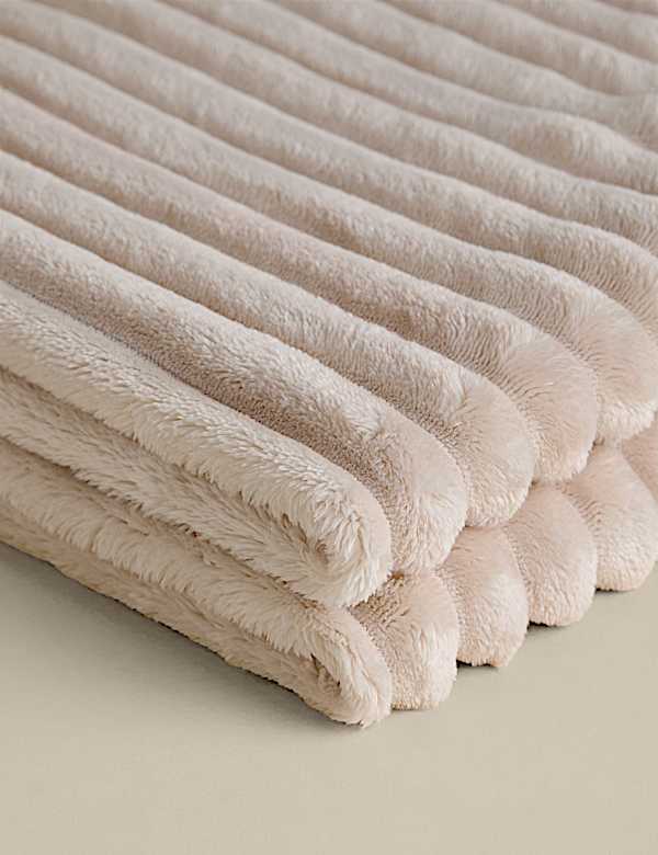 Fleece Ribbed Throw - CH