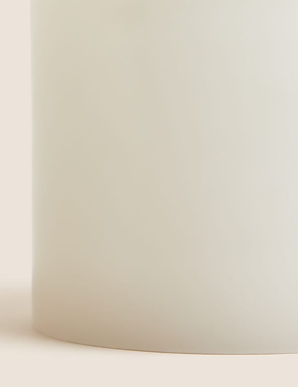 Medium Pillar Light Up Candle