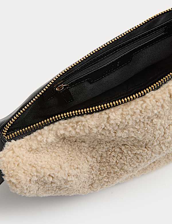 Taška crossbody z umělé kožešiny - CZ