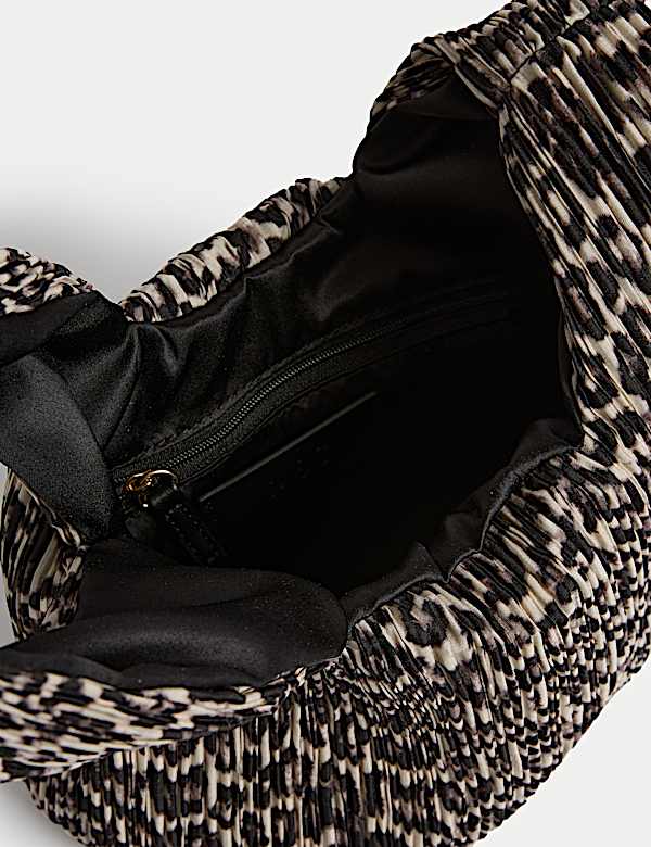 Plisse Grab Bag