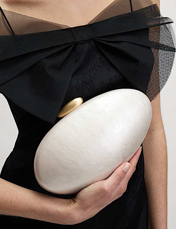 PEARL EFFECT CLUTCH BAG